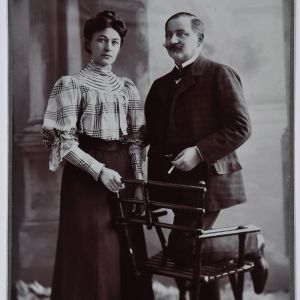 Olga și soțul Isidor Chirița, părinții Valeriei Pintea, 1891, atelier fotografic Naschitz László, Lugoj
